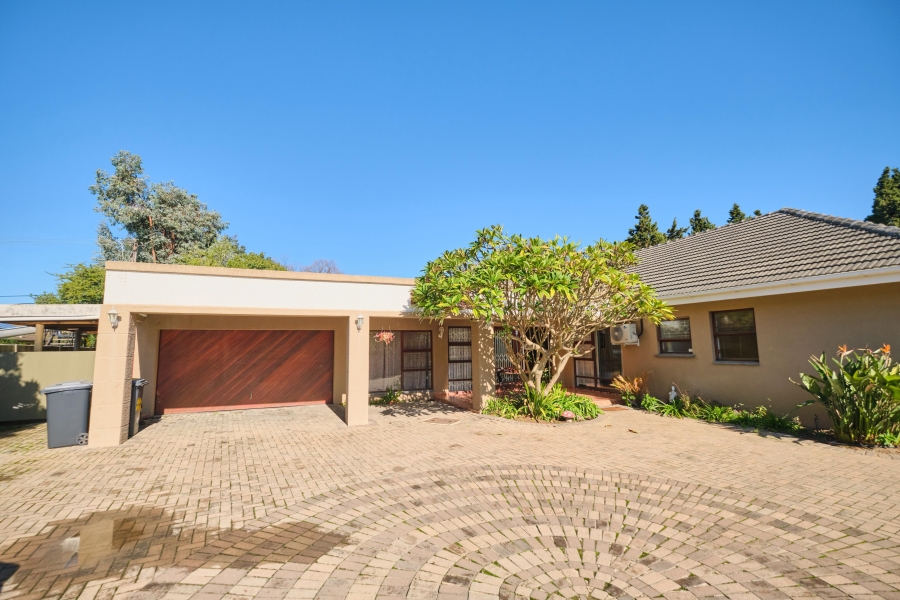 6 Bedroom Property for Sale in Schoongezicht Western Cape